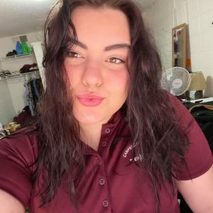 Meet your Posher, Caitlin